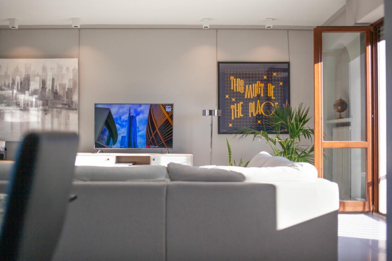 Stelvio Rooftop - Penthouse Skyline With Terrace And Jacuzzi Milan Bagian luar foto